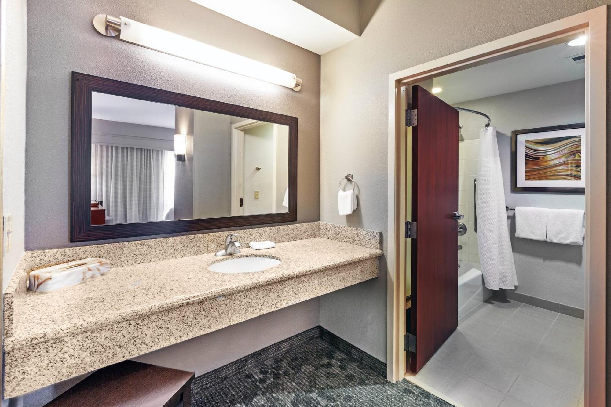 Courtyard By Marriott Tulsa Woodland Hills Ξενοδοχείο Εξωτερικό φωτογραφία